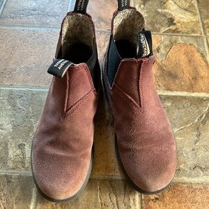 Kids size 3 Blundstone shoes